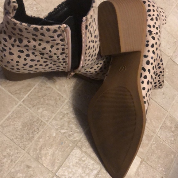 Boots - Picture 4 of 4